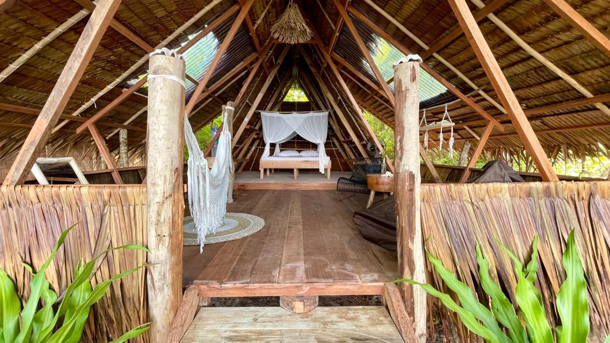 Pinang Island - Private Island Sea View Bungalows Singkil  Ruang foto